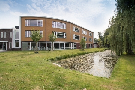 Schoolgebouw-aan-de-voorkant.jpg